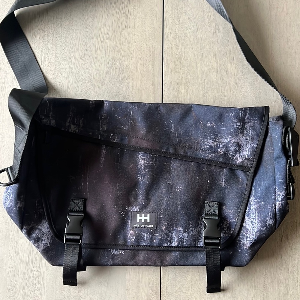 NWT Holston-Hayes Men’s Standard Messenger Bag